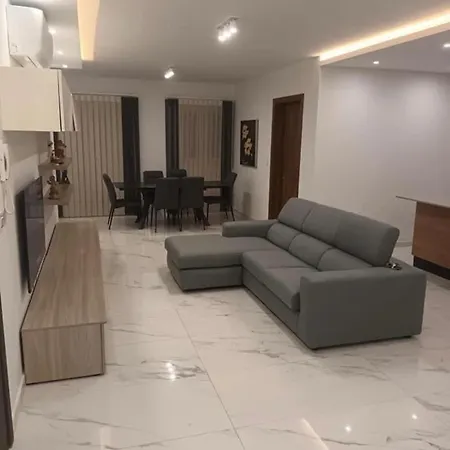 Modern 3 Double Bedroom Pietà