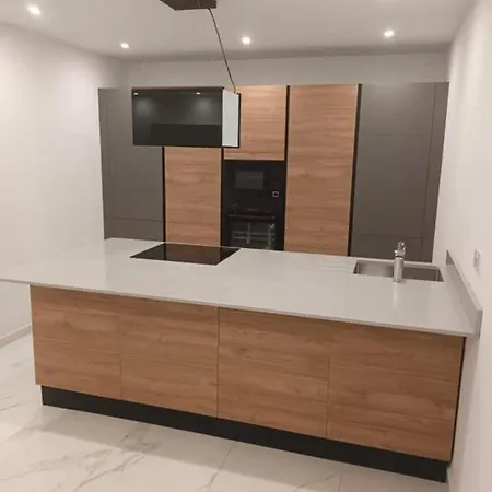 شقة Modern 3 Double Bedroom Pietà