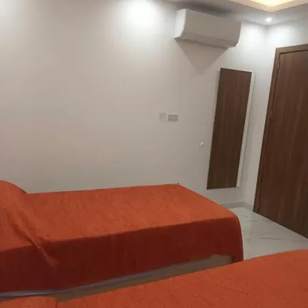 Modern 3 Double Bedroom Apartament